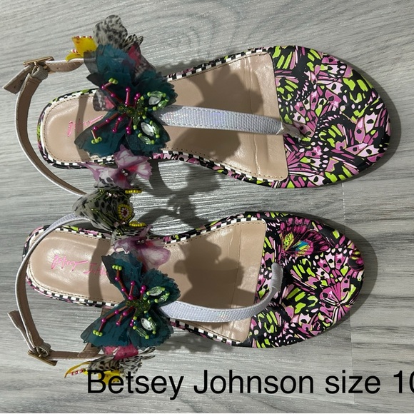Betsey Johnson butterfly Floral flat Sandals - Pink and Green - Picture 1 of 2